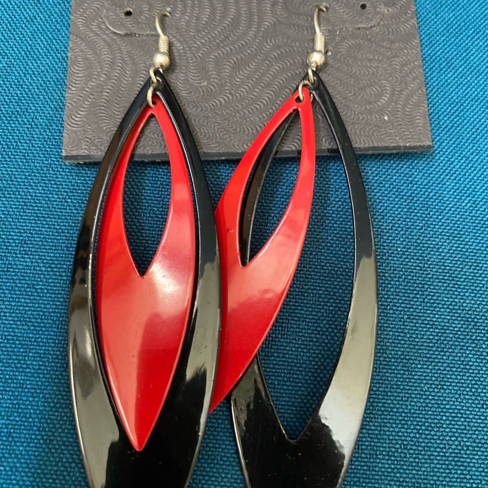 Red and Black Teardrop Dangle Earrings - Women Jewelry - Picture 2 of 2